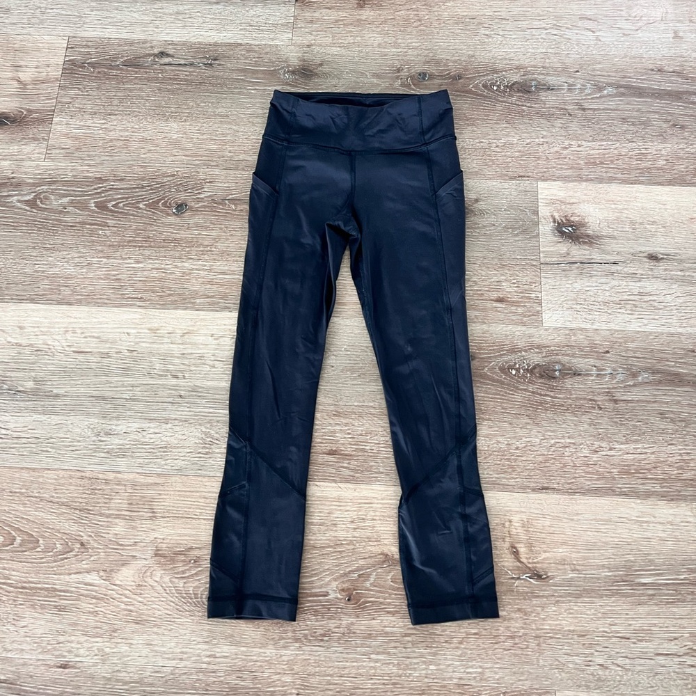 LULULEMON cropped black leggings!